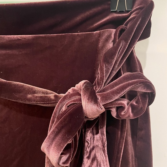 GAP Velvet Faux Wrap Skirt - Picture 5 of 9